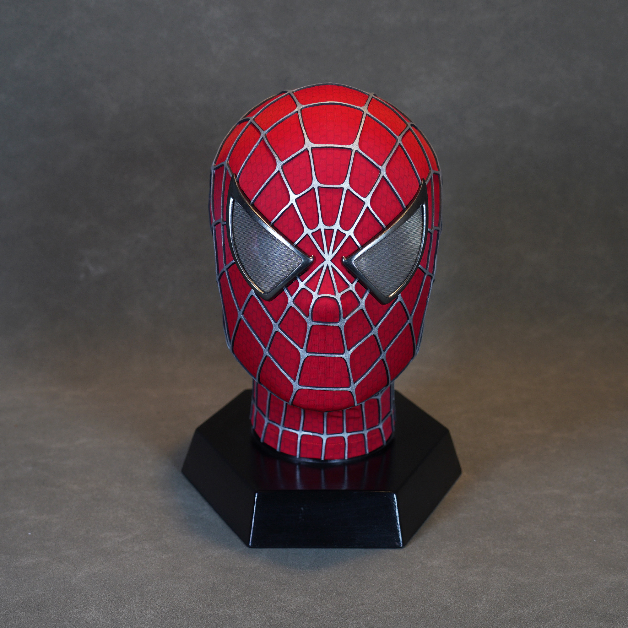 The mask of the first-generation Spider-Man’s headgear, a movie restoration handmade item of Tobey Maguire’s mask